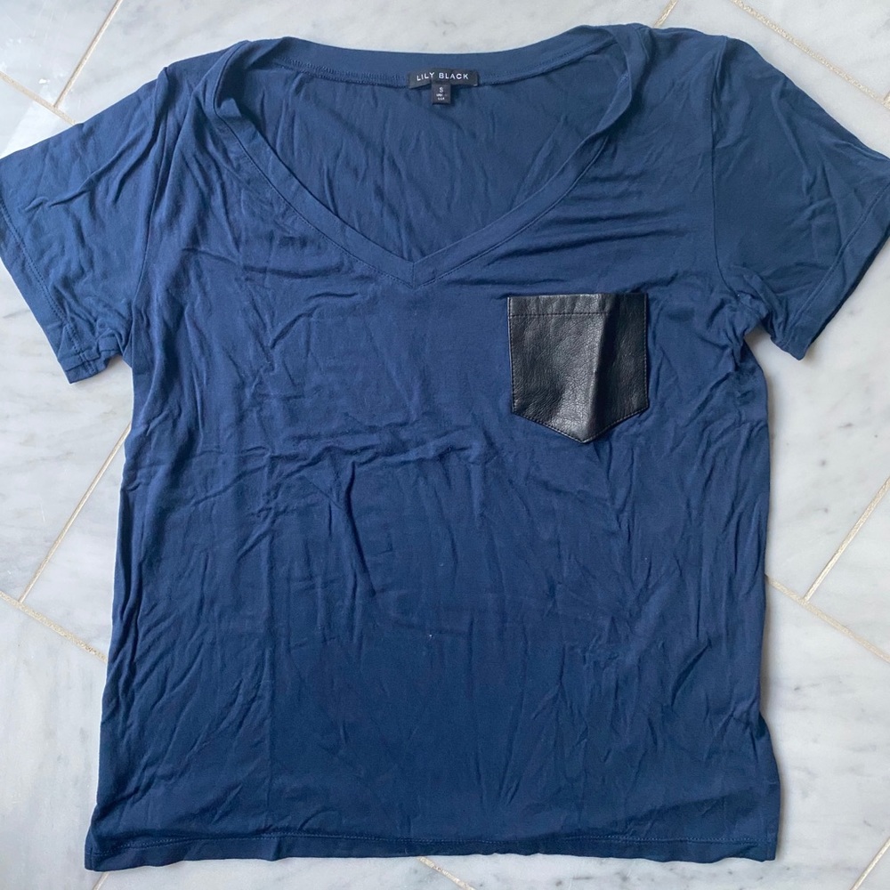 Lily Black navy blue vneck tshirt- Small